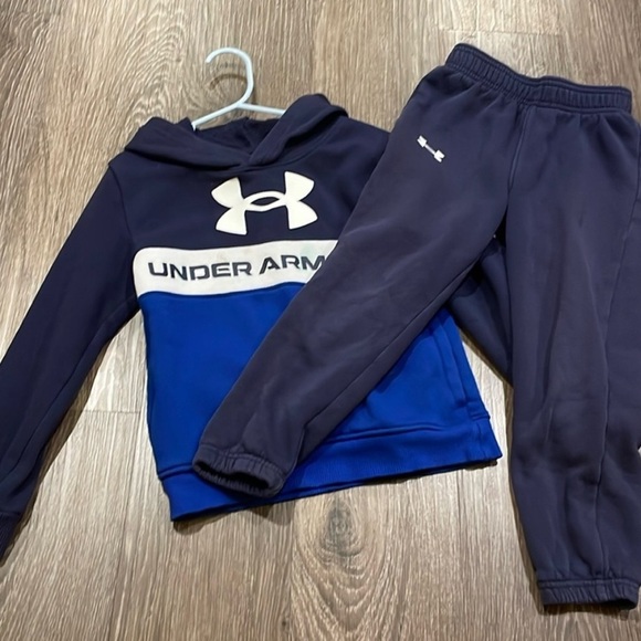Under Armour Other - Under Armour Sweatshirt
